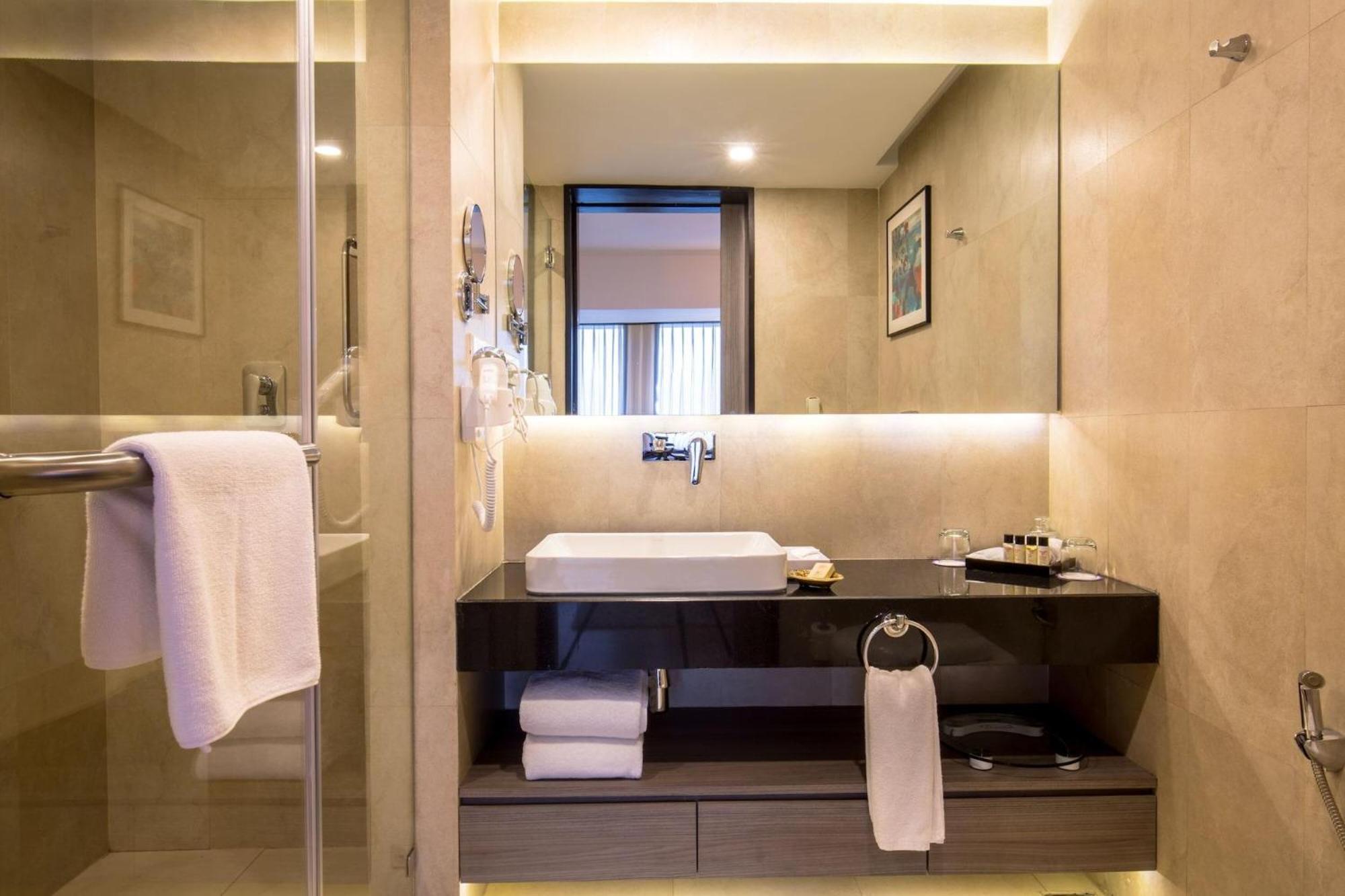 Hotel Aela Grand Near Delhi Airport By La Casa Új-Delhi Kültér fotó